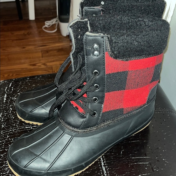 Joe Fresh Red and Black Winter Boots - Picture 3 of 5